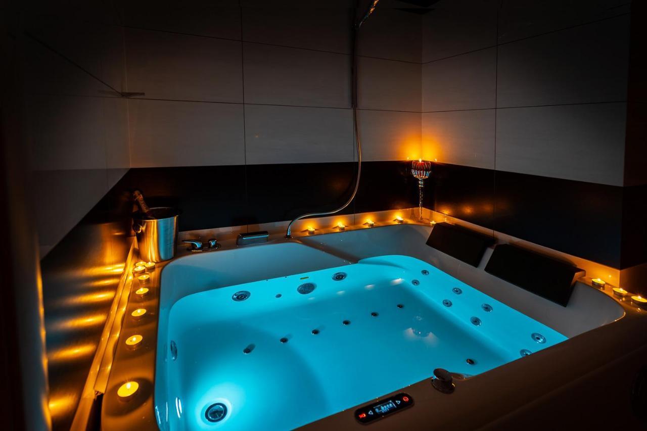 Premium Jacuzzi Apartment Klaipeda Ngoại thất bức ảnh